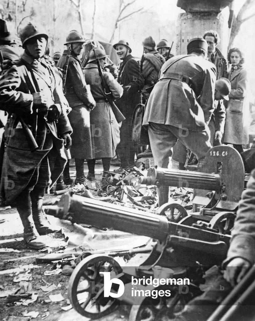 Disarmament of Republican fighters behind the frontier, France 1939