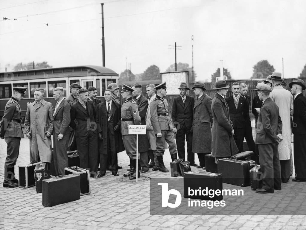 Recruits of the NCO School in Potsdam on the platform, 1936 (b/w photo)