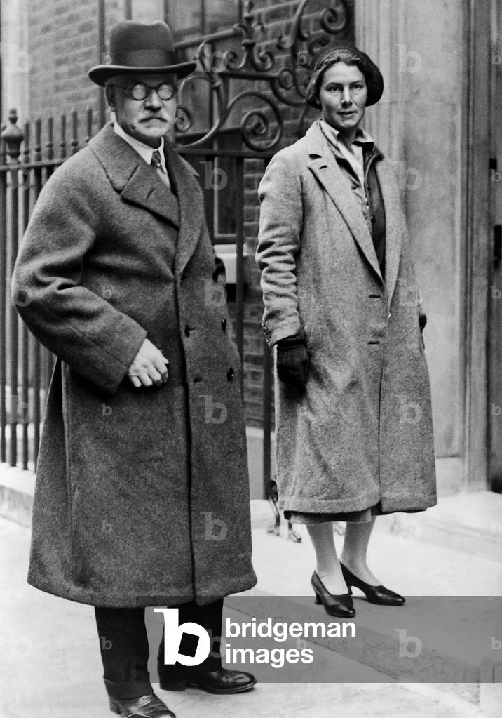 Ramsay MacDonald and His Daughter, 1932 (b/w photo)