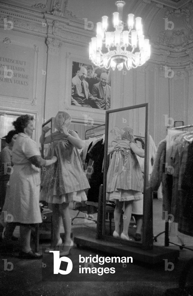 Leipzig at the time of the fair, 1960 (b/w photo)