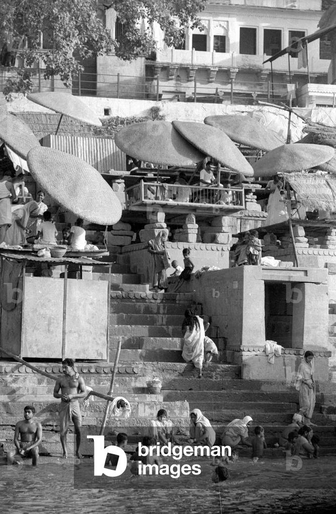 Hindu believers in Benares, 1966 (b/w photo)