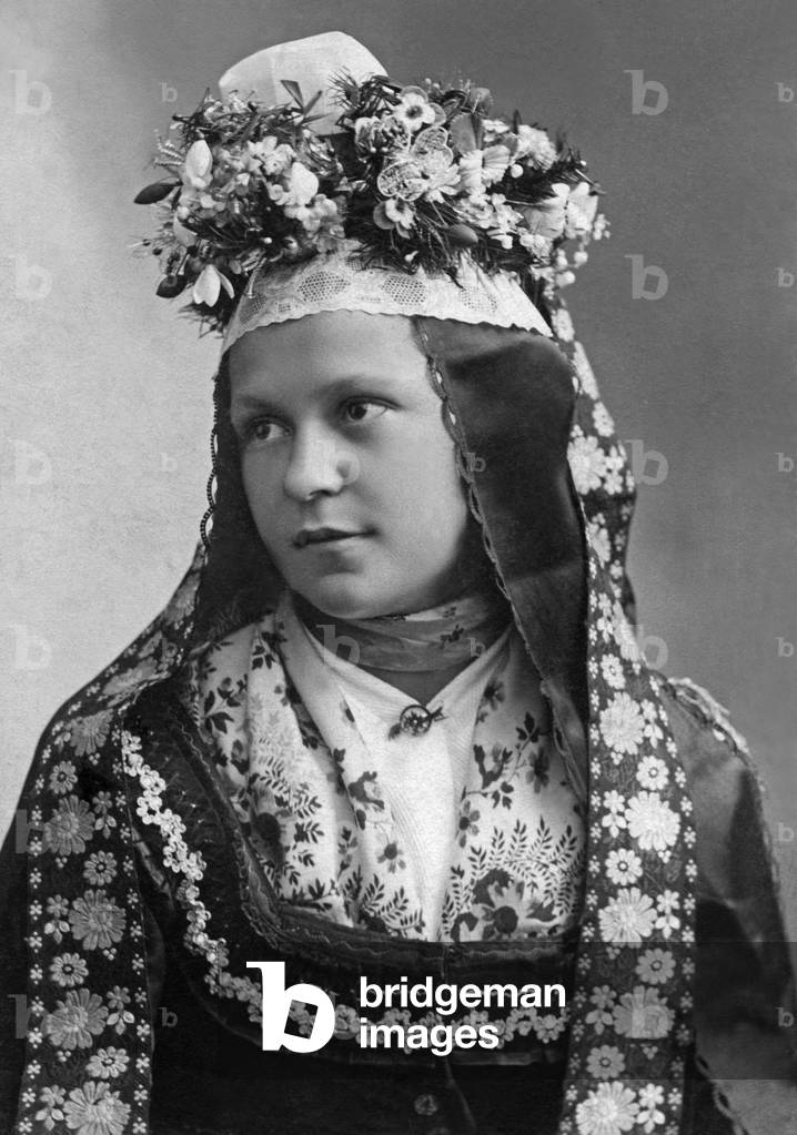 Hessian bride, 1912 (b/w photo)