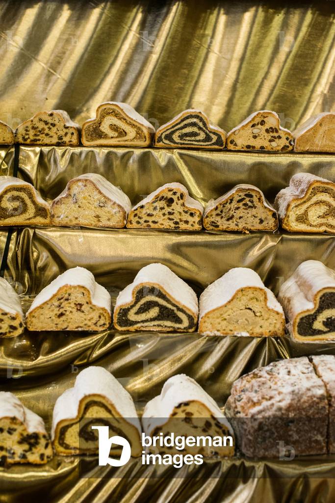 Stollen and fruit bread at the Munich Bakers' Guild, 2015 (photo)