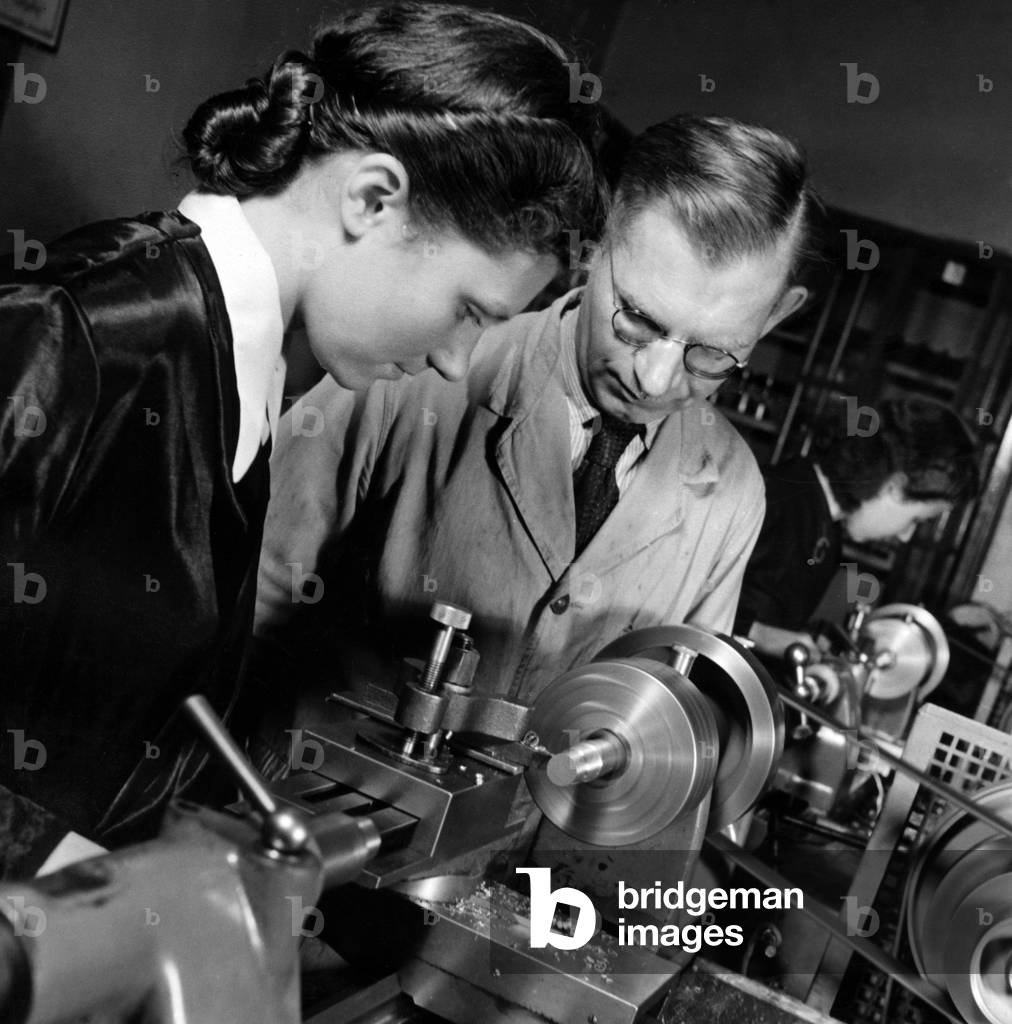 Women in the armaments industry, 1940 (b/w photo)