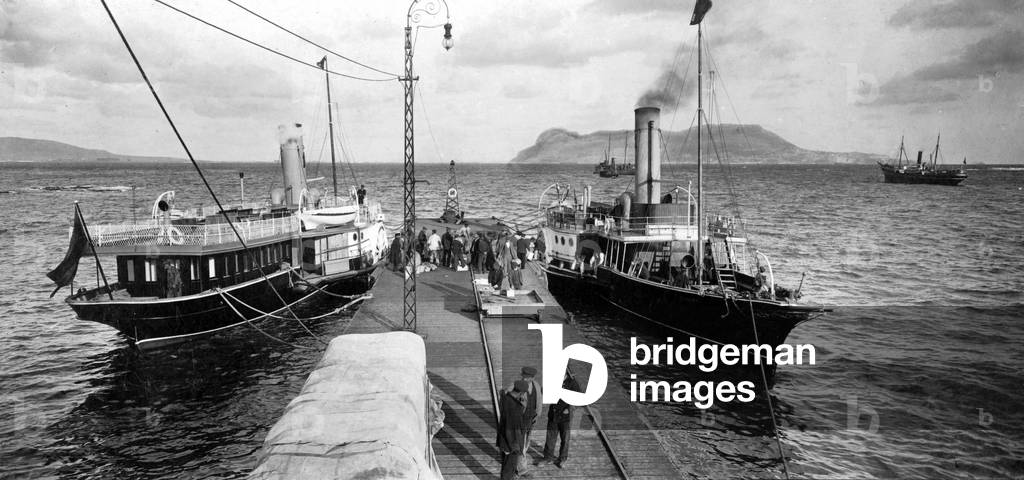 The landing place of Algeciras 1906 (b/w photo)