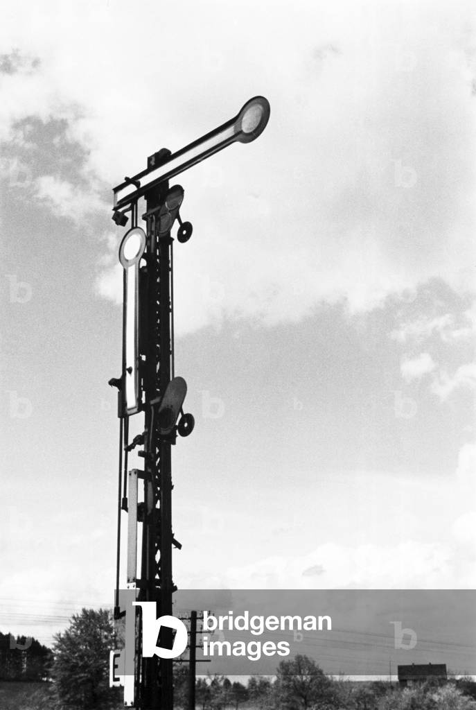 Train signal, 1941-1945 (b/w photo)