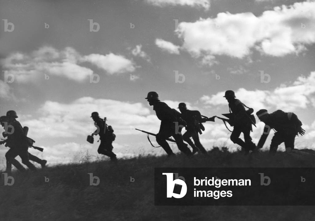 Soldiers of the Wehrmacht during a maneuver, 1938 (b/w photo)