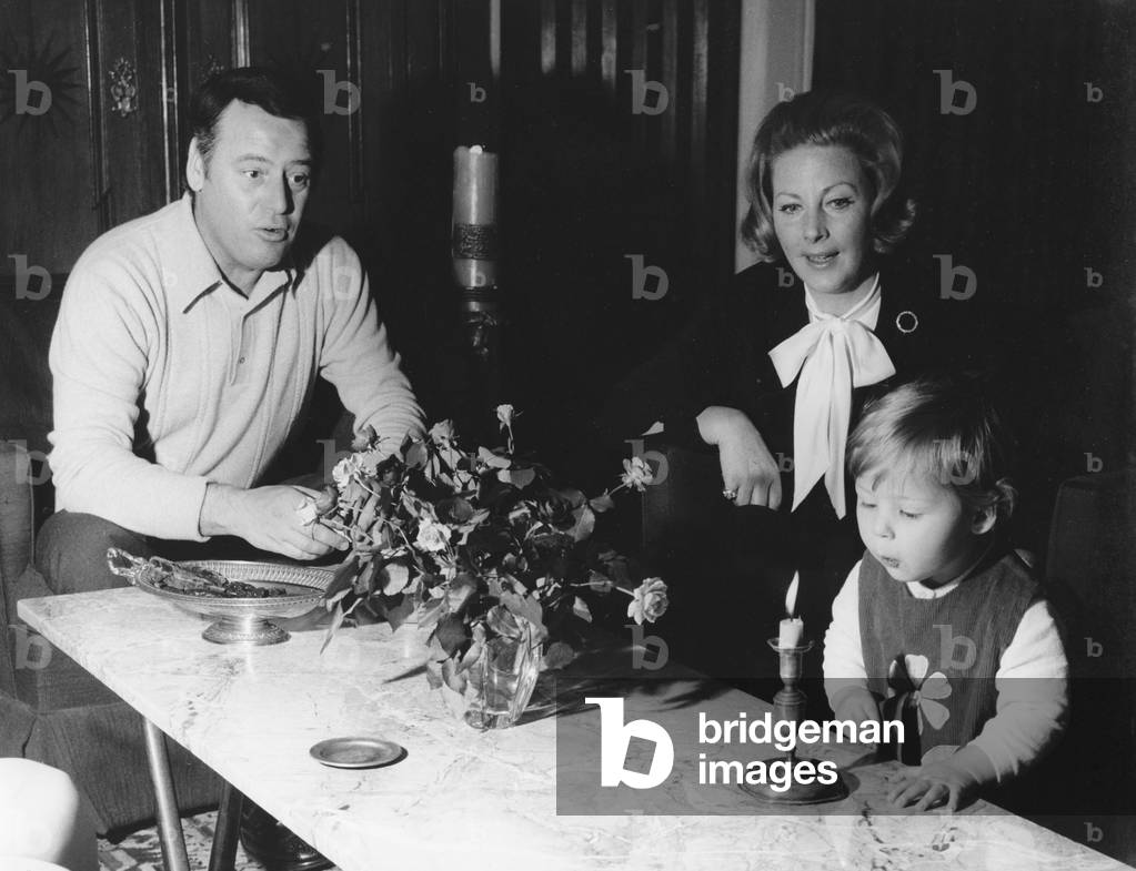 Family at the dining table, 1950s (b/w photo)