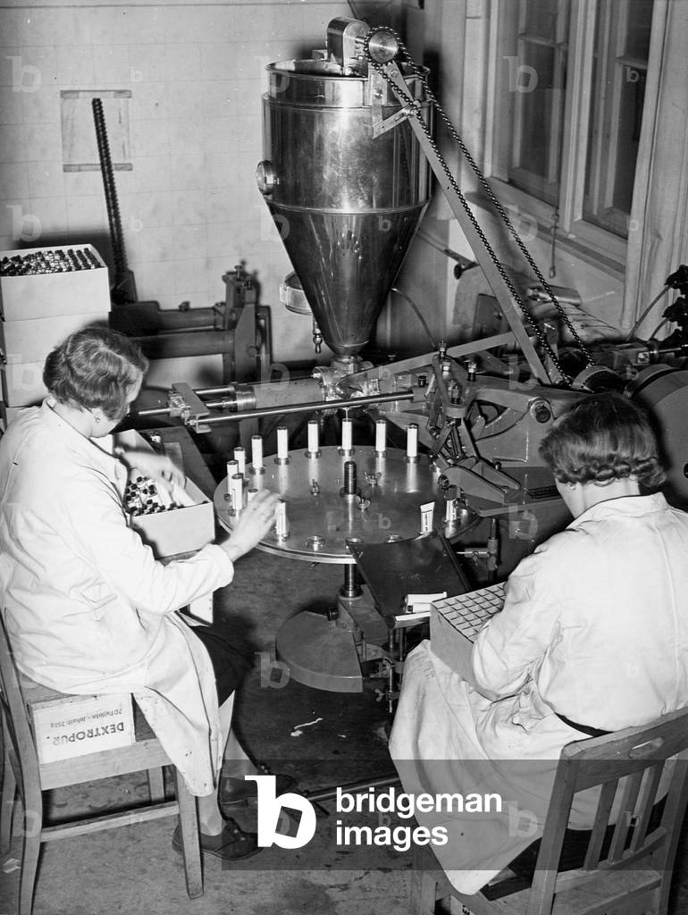 Women fill tubes with ointment, 1939 (b/w photo)