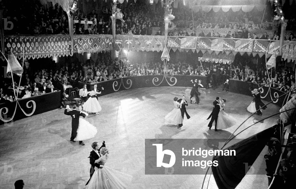 International dance competition in Munich, 1953 (b/w photo)
