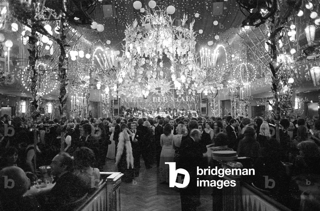 Soiree der Stars in Munich, 1974 (b/w photo)