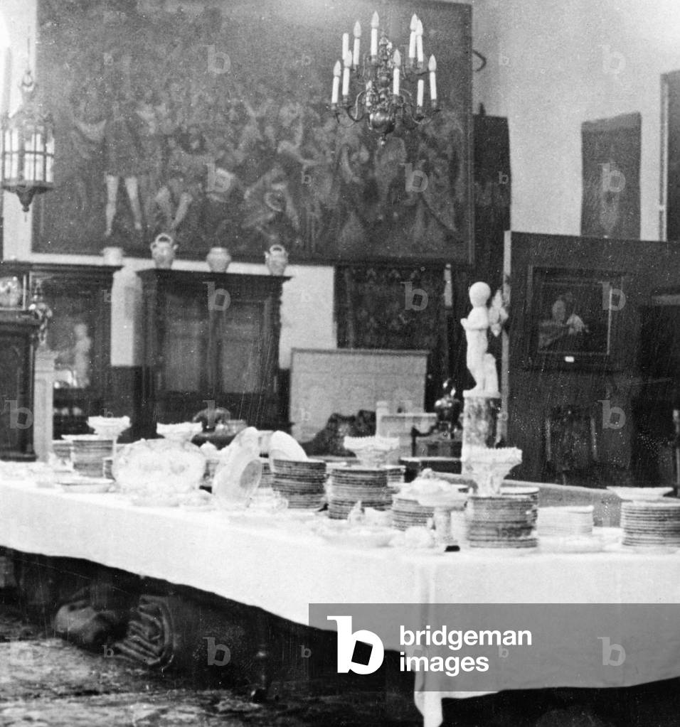 Auction of the valuables of Princess Victoria of Prussia, 1929 (b/w photo)