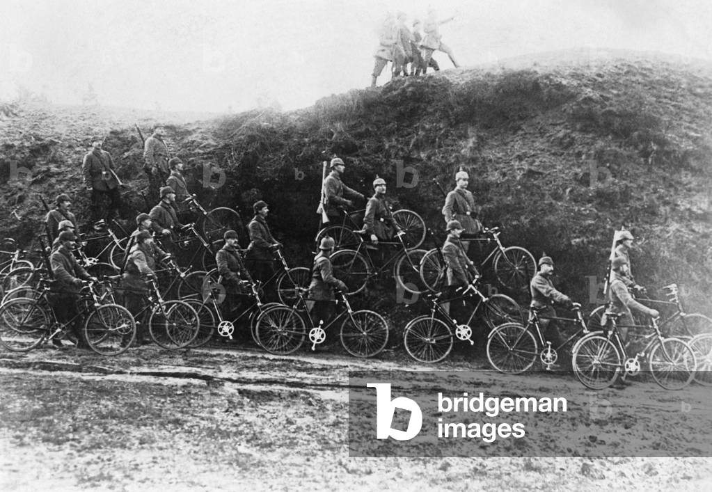 Cycle company during the First World War, 1915