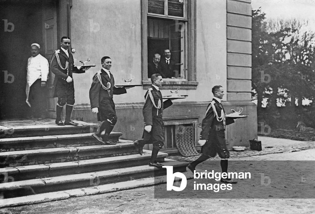 Servants serving in Neuwied Castle, 1914 (b/w photo)