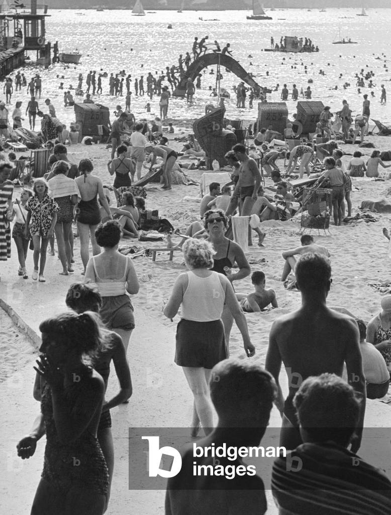 Summer vacation at the beach, 1955 (b/w photo)