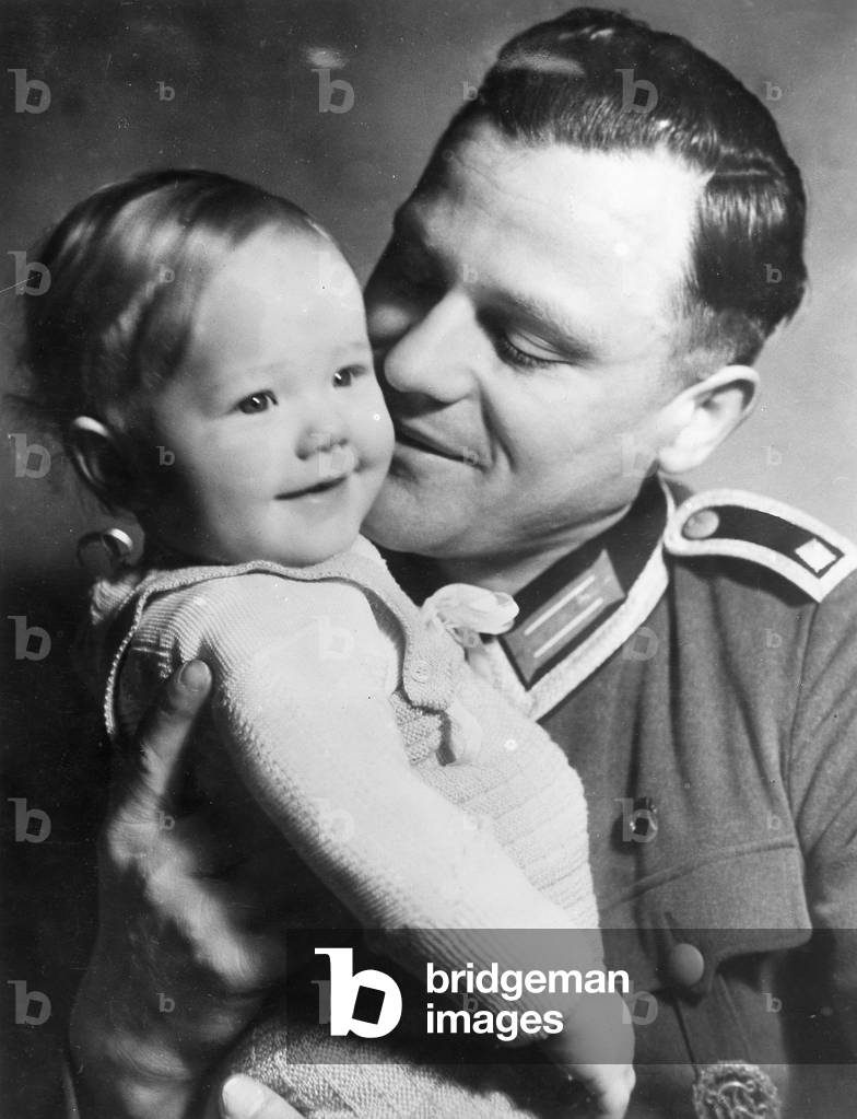 A soldier with his little daughter, 1942 (b/w photo)