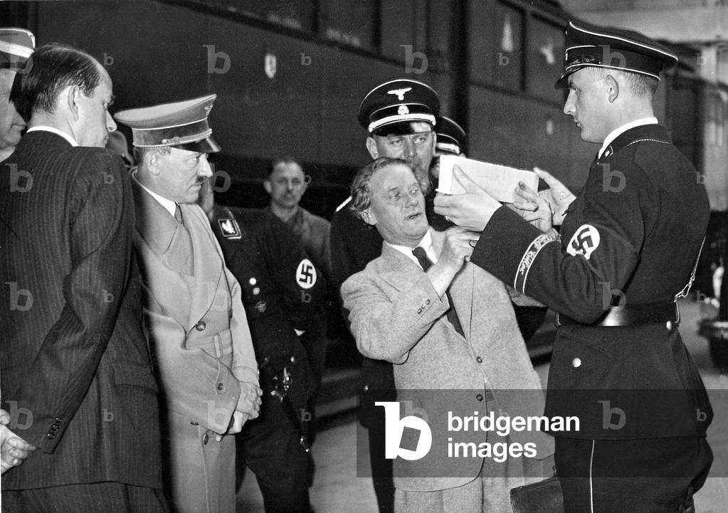 Adolf Hitler, Albert Speer and Josef Thorak in Munich, 1936 (b/w photo)
