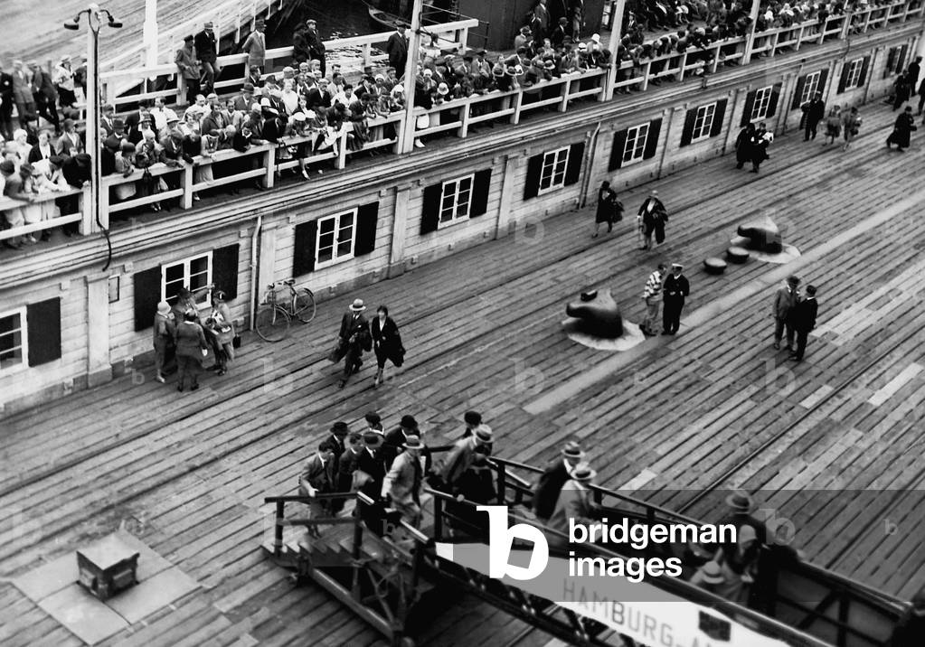 Emigrants boarding, 1930 (b/w photo)