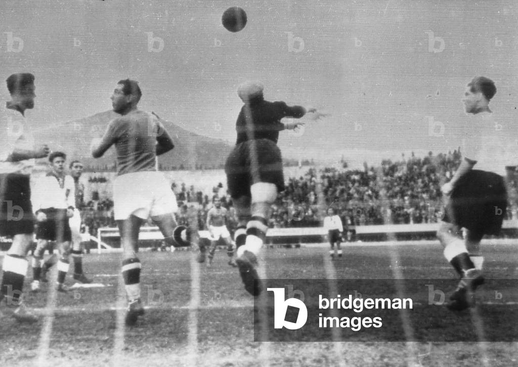 Football match Italy - Germany in Florence in 1939 (b/w photo)