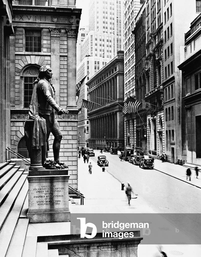 George Washington monument in front of the Federal Hall in the Wall Street, 1933 (b/w photo)