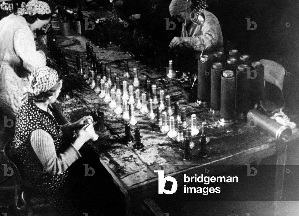 Women in the armaments industry, mining plant, 1940 (b/w photo)