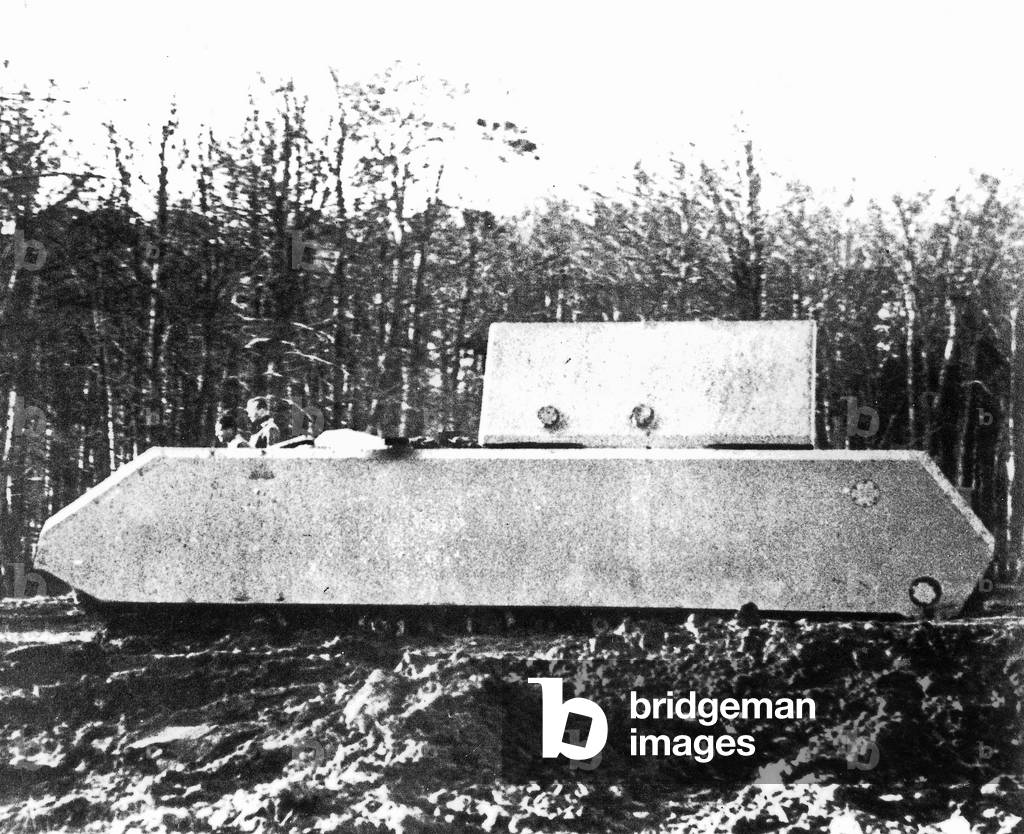 Prototype of the battle tank Maus (b/w photo)