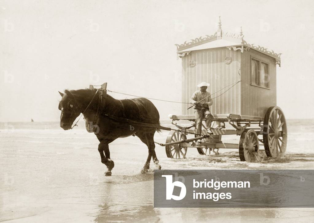 Beach wagon in Ostende, 1910 (b/w photo)