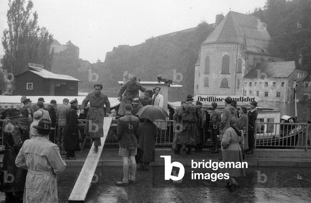 Excursion ship in action in Passau, 1954 (b/w photo)