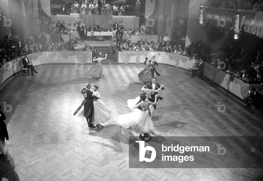 International dance competition in Munich, 1952 (b/w photo)