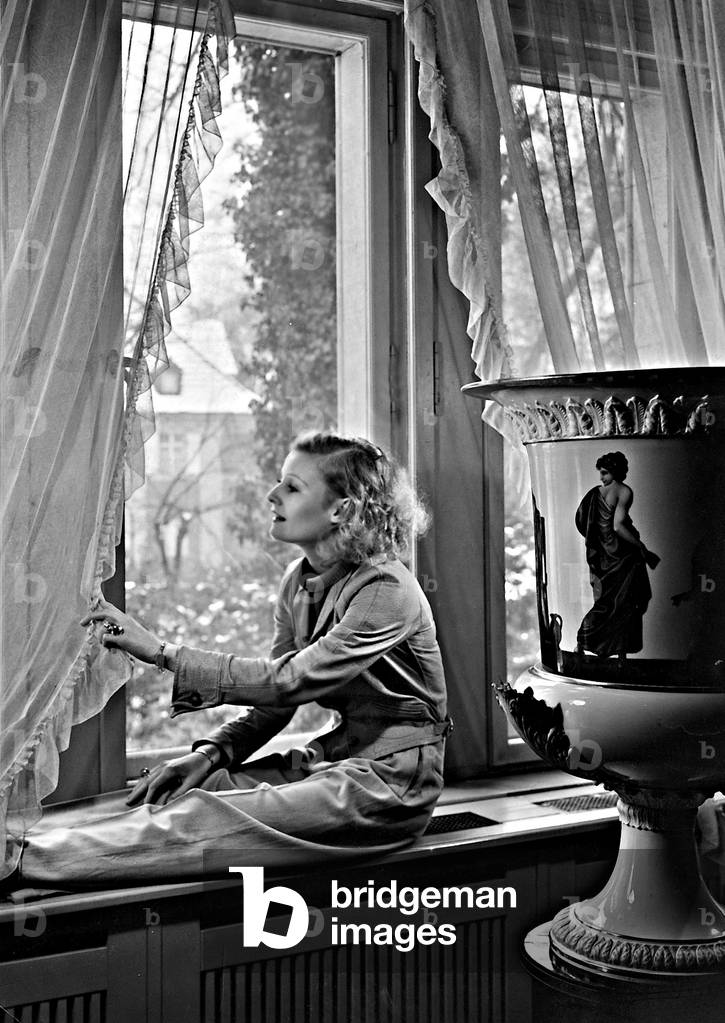 Lilian Harvey, 1936 (b/w photo)