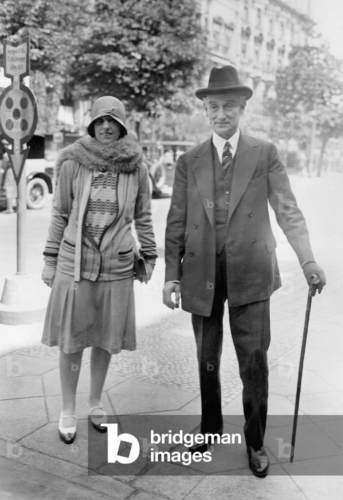 Lord Reading and his daughter-in-law Lady Erleigh in Berlin, 28 May 1928 (b/w photo)