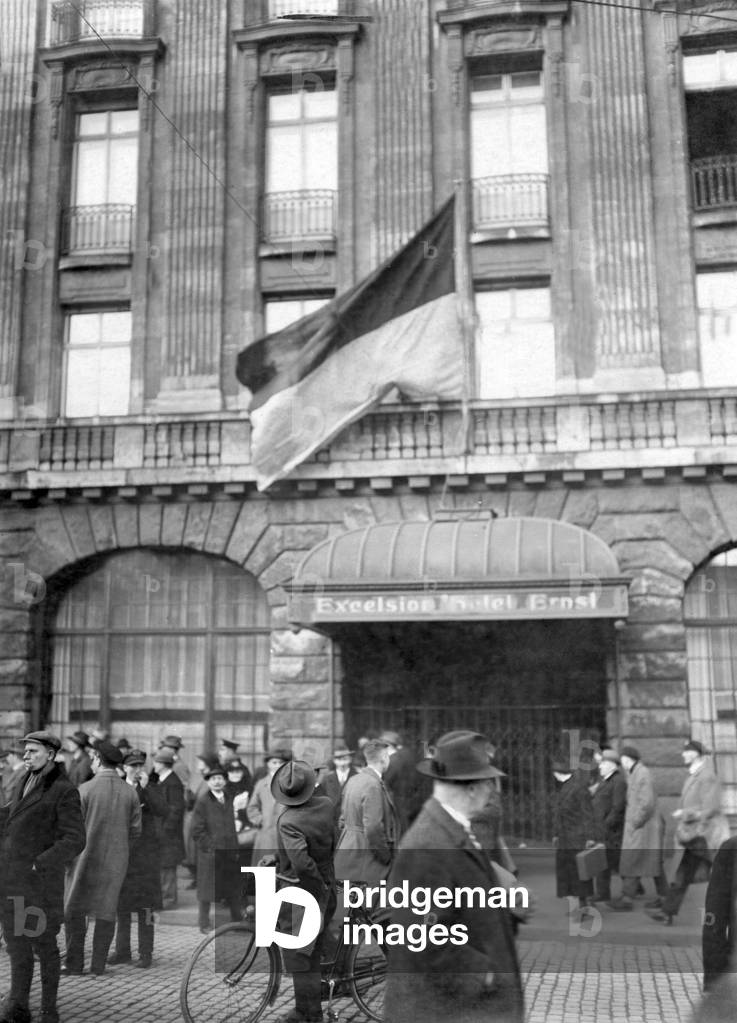 Raising of the Cologne flag, 1926