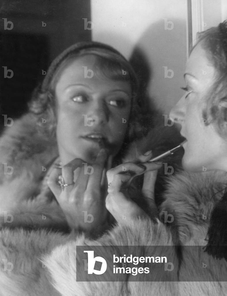 Woman in front of a mirror, 1935 (b/w photo)