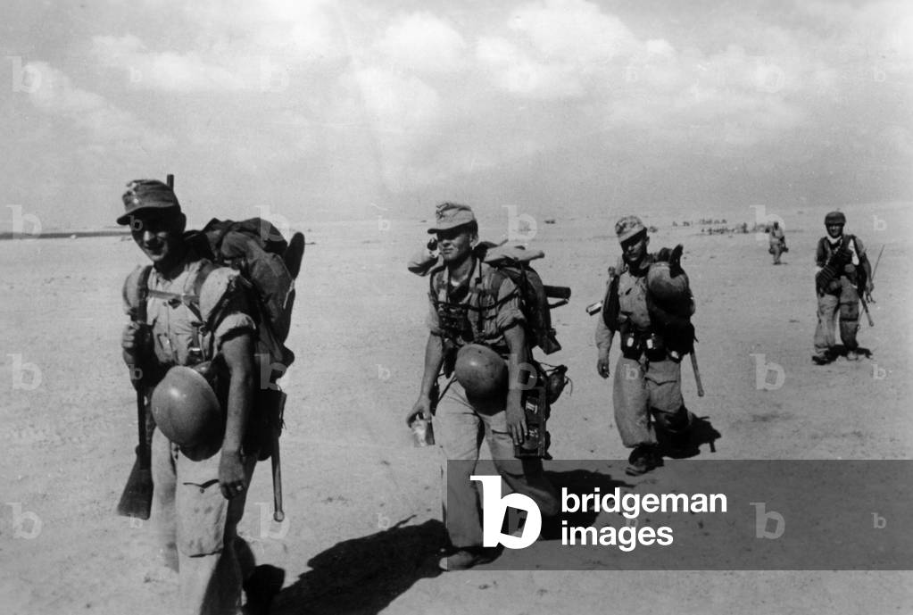 German paratroopers near El Alamein, 1942 (b/w photo)