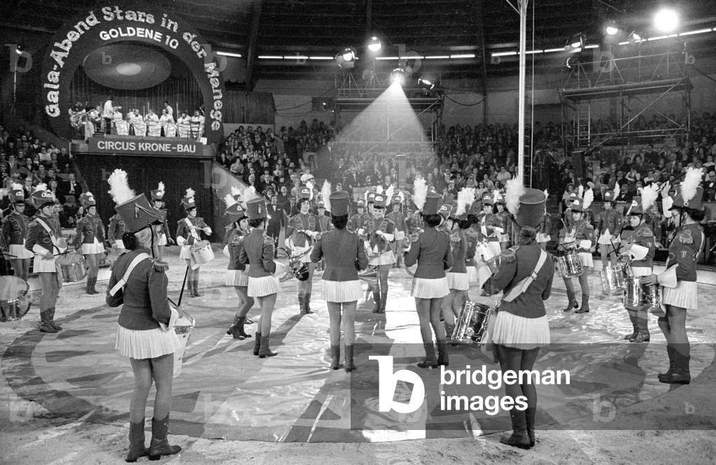 Stars in der Manege, 1971 (b/w photo)