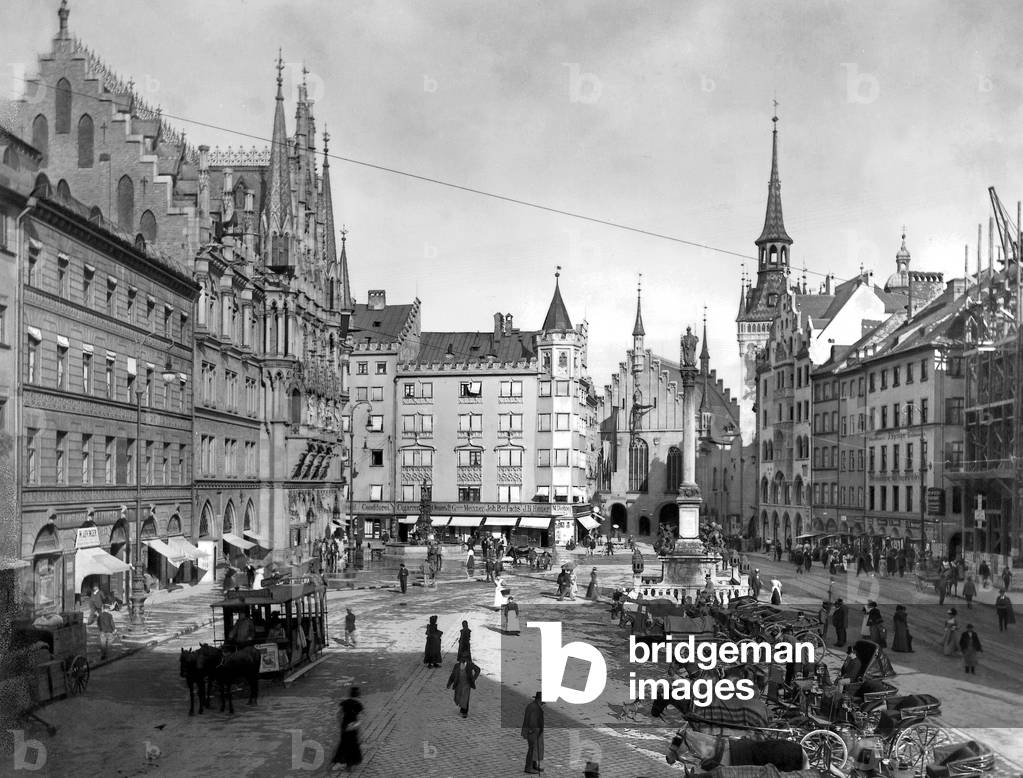 Marienplatz in Munich, before 1914 (b/w photo)