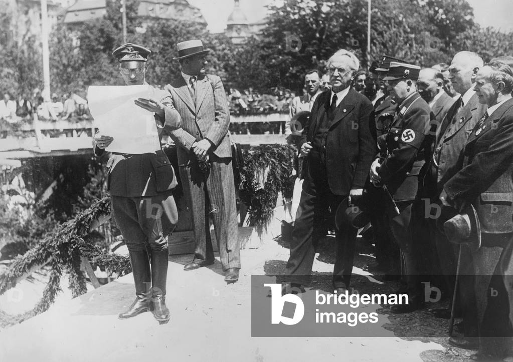 Karl Fiehler at the groundbreaking ceremony of the Ludwigsbruecke, 1935 (b/w photo)