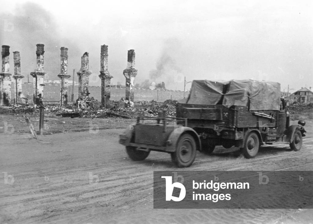 Battle of Stalingrad, 1942 (b/w photo)