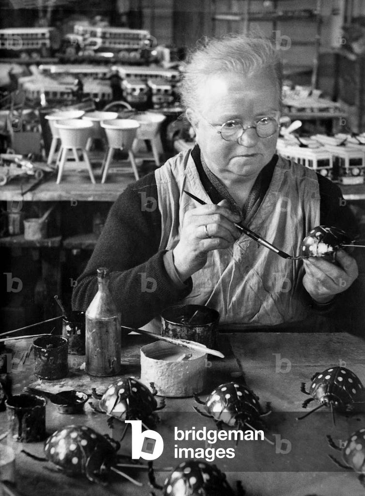 Worker in a toy factory in Nuremberg, 1933 (b/w photo)