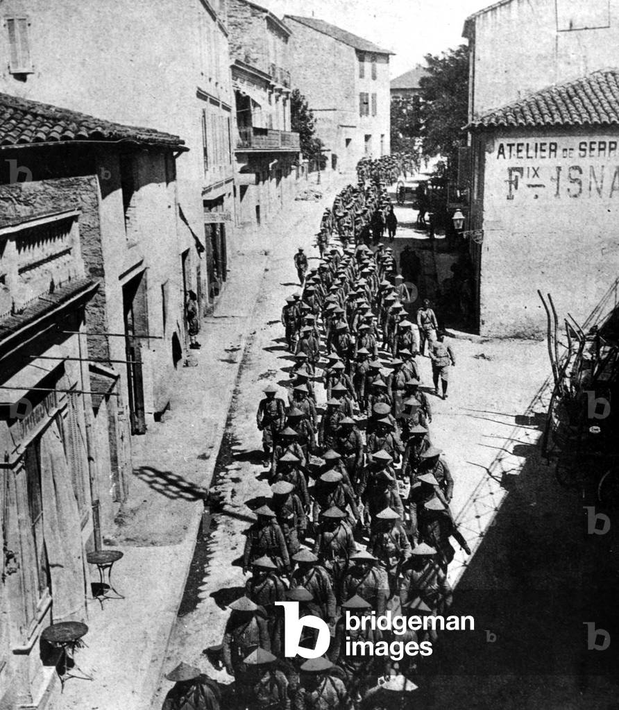 parade of the cochinchinese, tonkinese and annamese infantry men (of the French colonial army) in the streets of Saint Raphael august 12, 1916