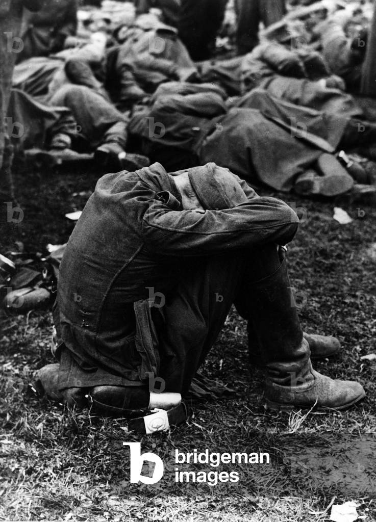 A german prisoner in a temporary camp organised by american army on the Rhine's banks in march 1945