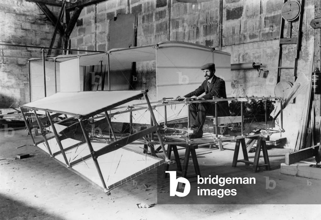 Henri Farman (1874-1958) pioneer of the aviation here in his airplane under construction in 1907