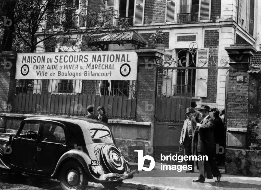 Inauguration ceremony of national rescue's house (maison du secours national) created to help poor children in the City of Boulogne. Here, Mr Cognacq President of 