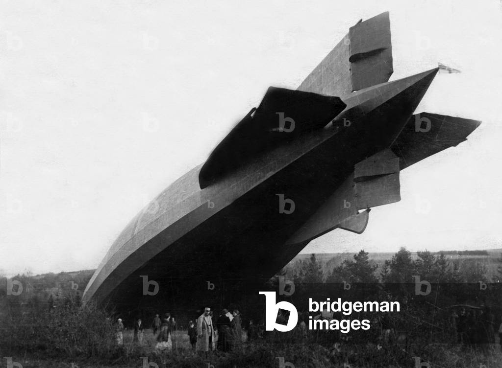 near Bourbonne les Bains, Champagne, a zeppelin has crashed october 20, 1917