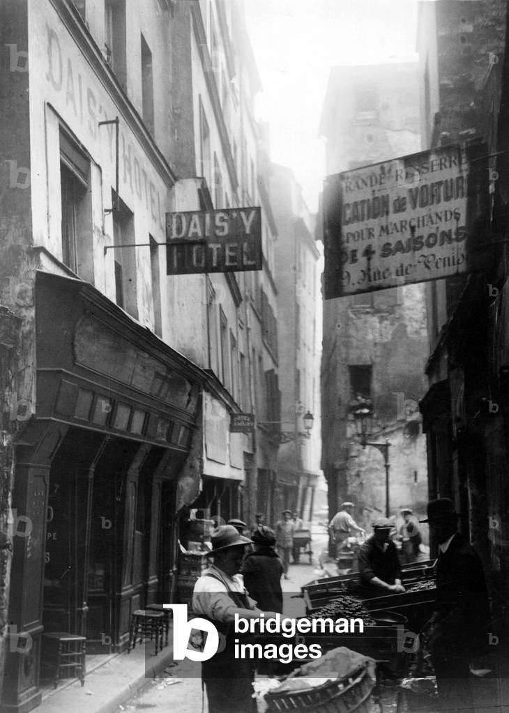 A vegetables and fruits shop in a the rue de Venise, Paris, 4th arrondissement. Nowadays, behind the centre Pompidou, 1938
