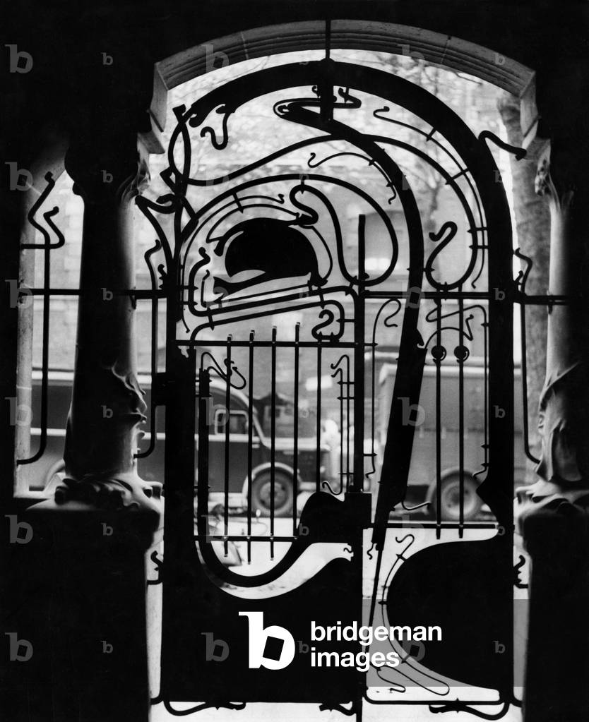 entrance gate of Castel Beranger in Paris , by architect Hector Guimard, 1894-1898