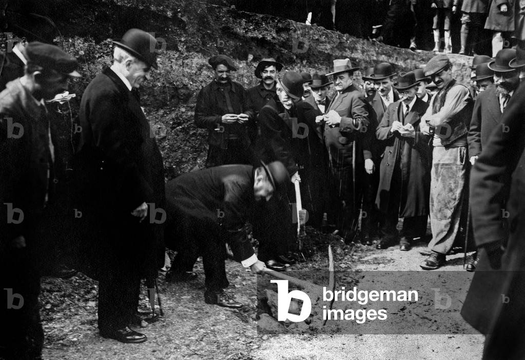 Mr. A Autrand, prefect of the Seine gives the symbolic blow of pickaxe opening work of demolition of the part of fortification of the gate of Paris, May 5, 1919