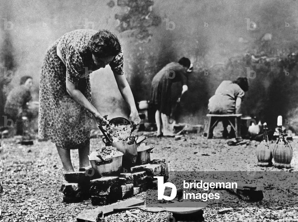 In Florence, near the Pitti Palace, menageres prepare meals in the ruins. August 1944