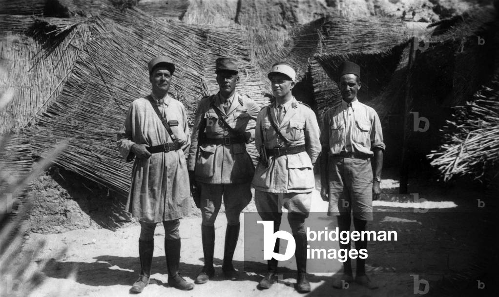 Command post in Rass-El-Oued, south Tunisia, after the italian declaration of war, on june 10th 1940 : commander Luas, commander Goutard, captain Goutard, captain Gandoet and a tunisian.