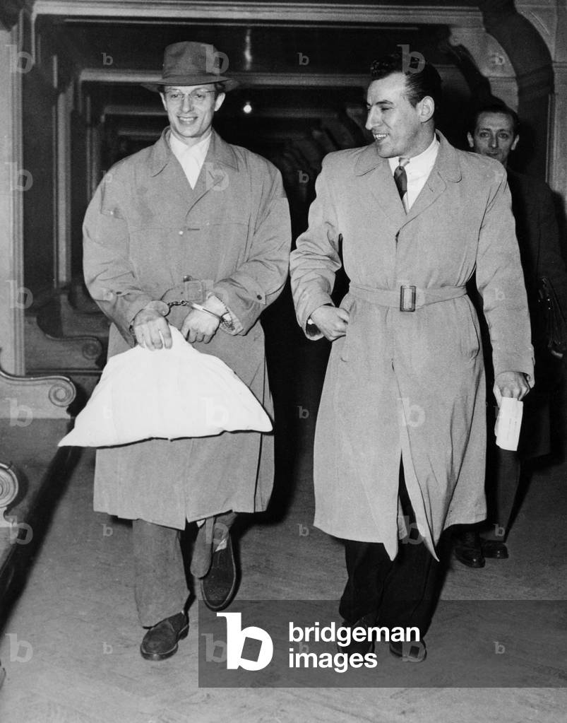 The gangster Rene Girier (l) called Rene la Canne with inspector Borniche, the day of his arrest on january 1951